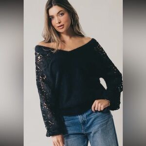 Urban Daizy Size s/m Melted Cut out Snow flake Furry Knit Sweater, Black,